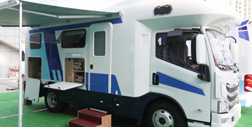 新飛輕卡房車